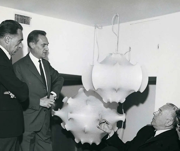  Castiglioni 展示 Viscontea和Taraxacum灯